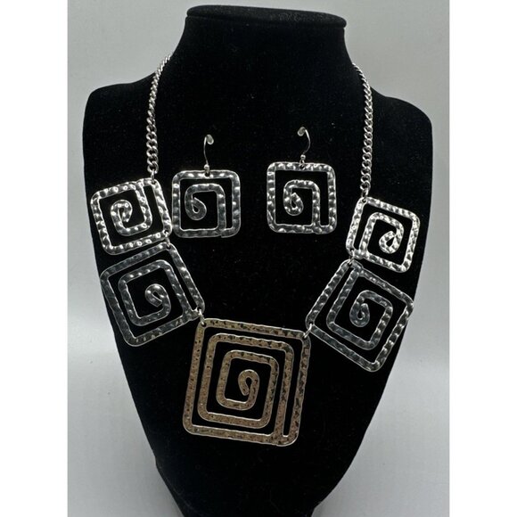 Set SilverTone Spiral Square Hammered Chain Necklace Earrings  16” 2” Ext Tribal - Picture 9 of 9